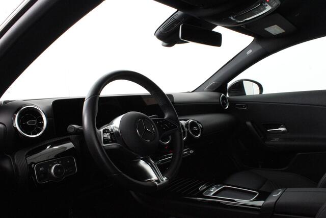 Mercedes-Benz CLA-KLASSE 250 e Star Edition > Keyless/Camera/Cruise control adaptief/Stoelverwarming...