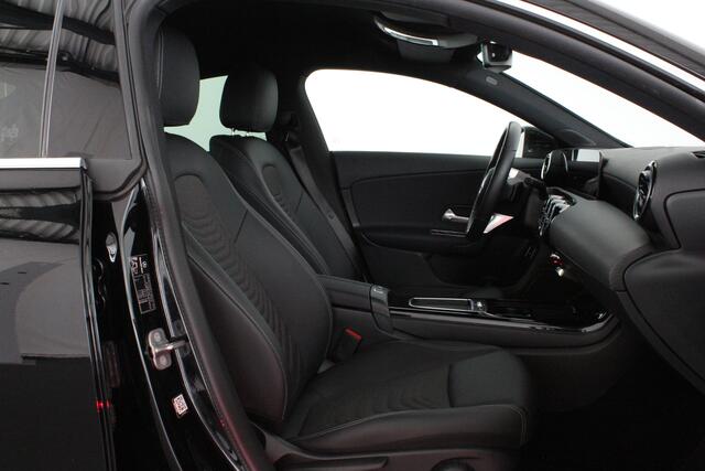 Mercedes-Benz CLA-KLASSE 250 e Star Edition > Keyless/Camera/Cruise control adaptief/Stoelverwarming...