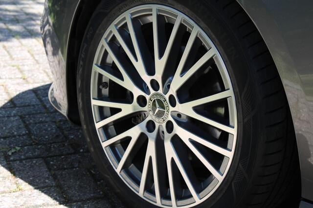 Mercedes-Benz CLA-KLASSE 180 Luxury | Lederen bekleding | Panorama | LED