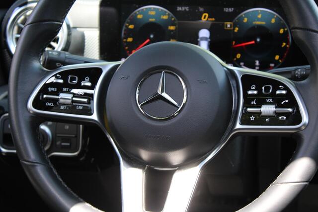 Mercedes-Benz CLA-KLASSE 180 Luxury | Lederen bekleding | Panorama | LED