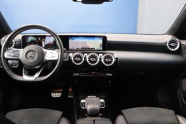 Mercedes-Benz CLA-KLASSE 250 Premium Plus | AMG Line | Panoramadak | Edition 1 pakket | Sfeerverlichting