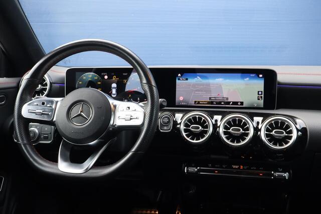 Mercedes-Benz CLA-KLASSE 250 Premium Plus | AMG Line | Panoramadak | Edition 1 pakket | Sfeerverlichting