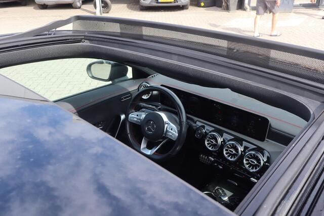 Mercedes-Benz CLA-KLASSE 250 Premium Plus | AMG Line | Panoramadak | Edition 1 pakket | Sfeerverlichting