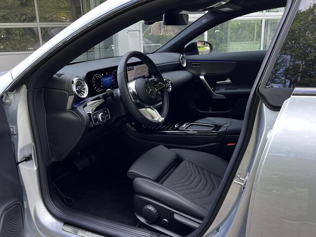 Mercedes-Benz CLA-KLASSE 180 Star Edition Luxury | Night Pakket | Panoramadak | Apple CarPlay | Android Auto | Sfeerverlichting | Stoelverwarming | Parkeersensoren | Achteruitrijcamera | Elektrisch Inklapbare Buitenspiegels