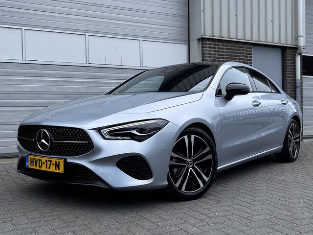 Mercedes-Benz CLA-KLASSE 180 Star Edition Luxury | Night Pakket | Panoramadak | Apple CarPlay | Android Auto | Sfeerverlichting | Stoelverwarming | Parkeersensoren | Achteruitrijcamera | Elektrisch Inklapbare Buitenspiegels