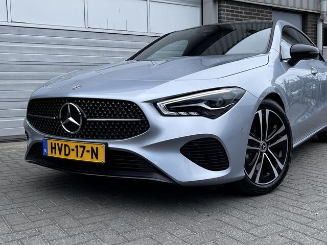 Mercedes-Benz CLA-KLASSE 180 Star Edition Luxury | Night Pakket | Panoramadak | Apple CarPlay | Android Auto | Sfeerverlichting | Stoelverwarming | Parkeersensoren | Achteruitrijcamera | Elektrisch Inklapbare Buitenspiegels
