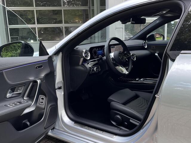 Mercedes-Benz CLA-KLASSE 180 Star Edition Luxury | Night Pakket | Panoramadak | Apple CarPlay | Android Auto | Sfeerverlichting | Stoelverwarming | Parkeersensoren | Achteruitrijcamera | Elektrisch Inklapbare Buitenspiegels