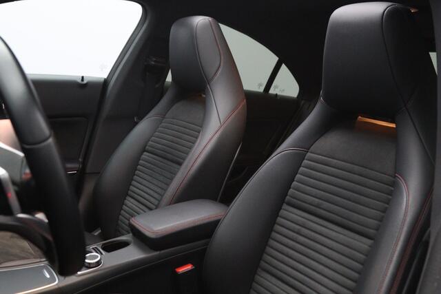 Mercedes-Benz CLA-KLASSE 180 Automaat 123 PK AMG-Line Business Solution, Panoramadak, Stoelverwarming, Camera