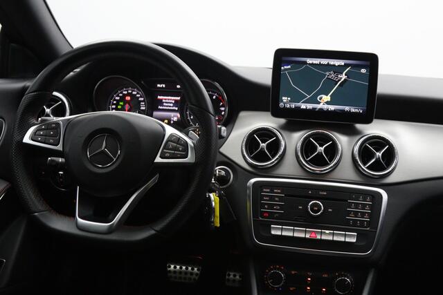 Mercedes-Benz CLA-KLASSE 180 Automaat 123 PK AMG-Line Business Solution, Panoramadak, Stoelverwarming, Camera