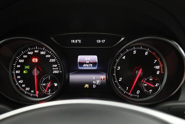 Mercedes-Benz CLA-KLASSE 180 Automaat 123 PK AMG-Line Business Solution, Panoramadak, Stoelverwarming, Camera