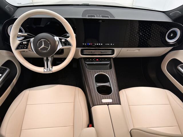 Mercedes-Benz CLA-KLASSE 200 Business Solution Luxury 58 kWh | Advanced Plus pakket | Winterpakket | Rijassistentiepakket Plus | Warmtewerend, donkergetint glas | Massagefunctie | Sierdelen openporig bruin eikenhout met aluminium lijnen | Vast panoramadak |