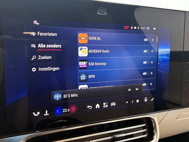 Mercedes-Benz CLA-KLASSE 200 Business Solution Luxury 58 kWh | Advanced Plus pakket | Winterpakket | Rijassistentiepakket Plus | Warmtewerend, donkergetint glas | Massagefunctie | Sierdelen openporig bruin eikenhout met aluminium lijnen | Vast panoramadak |