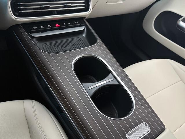 Mercedes-Benz CLA-KLASSE 200 Business Solution Luxury 58 kWh | Advanced Plus pakket | Winterpakket | Rijassistentiepakket Plus | Warmtewerend, donkergetint glas | Massagefunctie | Sierdelen openporig bruin eikenhout met aluminium lijnen | Vast panoramadak |