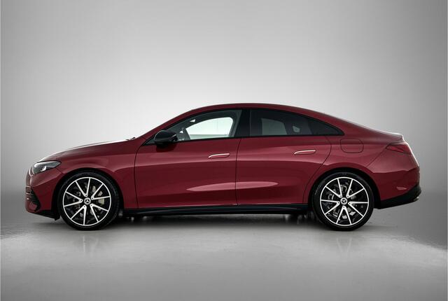 Mercedes-Benz CLA-KLASSE 200 Business Solution AMG | Premium Plus pakket | Winterpakket | Nightpakket | Parkeerpakket | Sportstoelen | 19" vijf dubbelspaaks AMG-velgen | Sierelementen in aluminium | URBAN GUARD | Vast panoramadak | MBUX virtuele assistent |