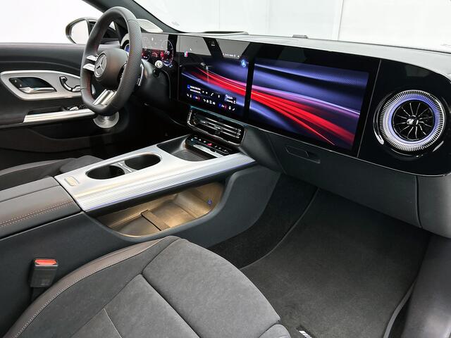 Mercedes-Benz CLA-KLASSE 200 Business Solution AMG | Premium Plus pakket | Winterpakket | Nightpakket | Parkeerpakket | Sportstoelen | 19" vijf dubbelspaaks AMG-velgen | Sierelementen in aluminium | URBAN GUARD | Vast panoramadak | MBUX virtuele assistent |