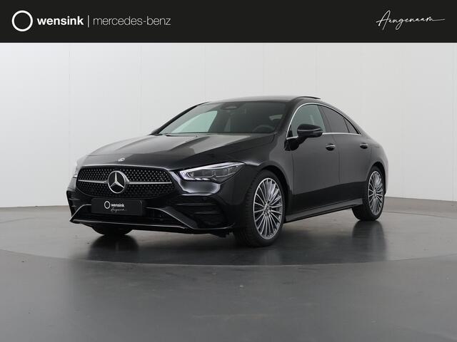 Mercedes-Benz CLA-KLASSE 180 Business Solution AMG | Panoramadak | Burmester | Rijassistentie Pakket | Sfeerverlichting | 360° Camera | Elek. Trekhaak | Stoelverwarming |