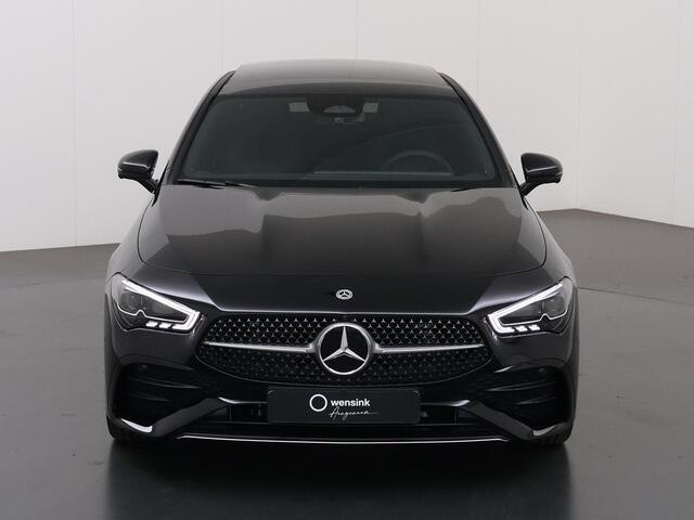 Mercedes-Benz CLA-KLASSE 180 Business Solution AMG | Panoramadak | Burmester | Rijassistentie Pakket | Sfeerverlichting | 360° Camera | Elek. Trekhaak | Stoelverwarming |