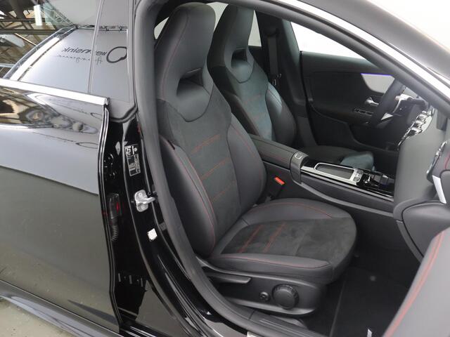 Mercedes-Benz CLA-KLASSE 180 Business Solution AMG | Panoramadak | Burmester | Rijassistentie Pakket | Sfeerverlichting | 360° Camera | Elek. Trekhaak | Stoelverwarming |