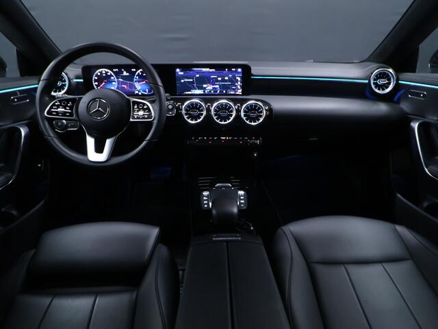 Mercedes-Benz CLA-KLASSE 180 Business Solution Luxury [SFEERVERLICHTING, APPLE CARPLAY, ANDROID AUTO, CAMERA, STOELVERWARMING, VOL LEDER, NIEUWSTAAT]