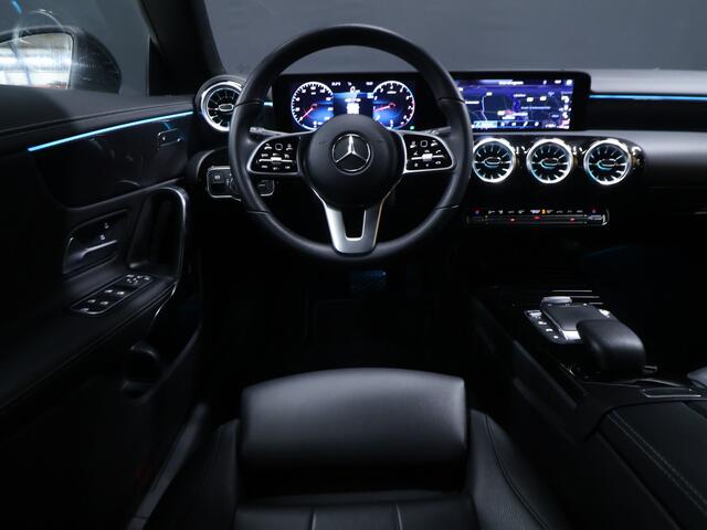 Mercedes-Benz CLA-KLASSE 180 Business Solution Luxury [SFEERVERLICHTING, APPLE CARPLAY, ANDROID AUTO, CAMERA, STOELVERWARMING, VOL LEDER, NIEUWSTAAT]
