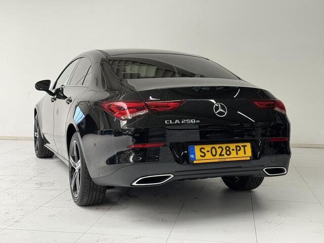 Mercedes-Benz CLA-KLASSE 250 e Luxury Line | Navigatie | Achteruitrijcamera | Stoelverwarming | Climate Control |