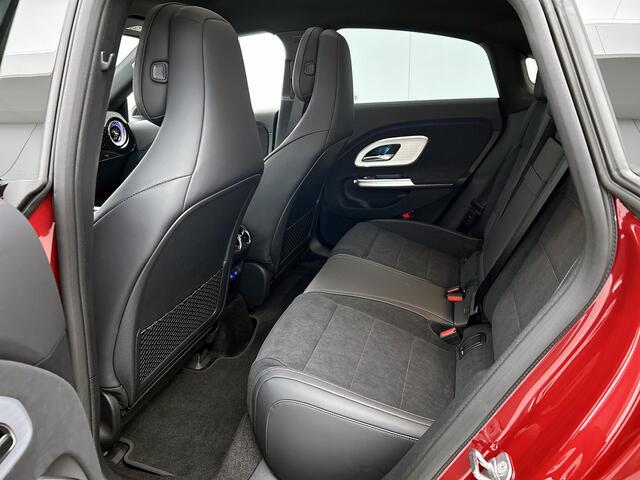Mercedes-Benz CLA-KLASSE 250+ Launch Edition 85 kWh | Trekhaak | Panoramadak | Memory | Distronic | Alarm | Sfeerverlichting | Keyless Go | Inclusief 24 maanden Mercedes-Benz Certified garantie voor Europa.