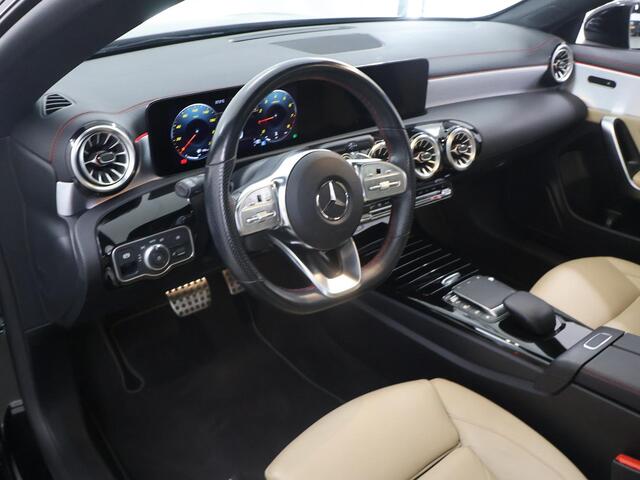 Mercedes-Benz CLA-KLASSE 180 Business Solution AMG | Night | Panoramadak | Memory | Keyless | Multibeam |