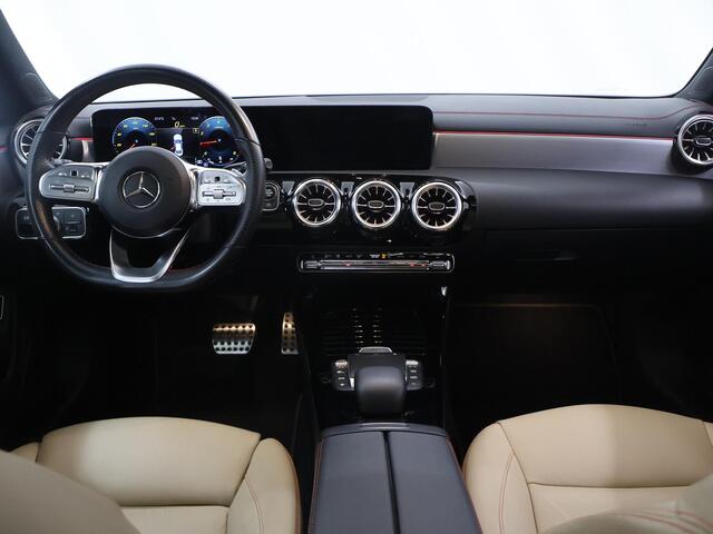 Mercedes-Benz CLA-KLASSE 180 Business Solution AMG | Night | Panoramadak | Memory | Keyless | Multibeam |