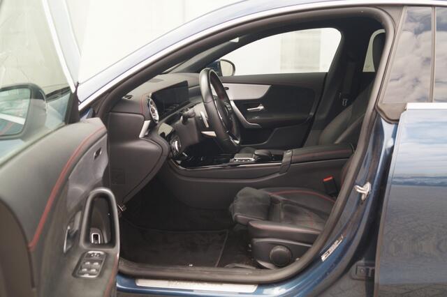 Mercedes-Benz CLA-KLASSE 200 163pk Automaat AMG Business Solution -LED-ECC-