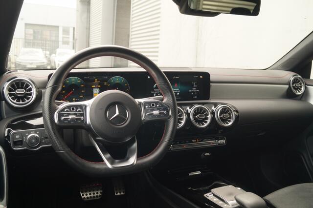 Mercedes-Benz CLA-KLASSE 200 163pk Automaat AMG Business Solution -LED-ECC-