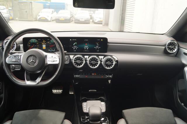 Mercedes-Benz CLA-KLASSE 200 163pk Automaat AMG Business Solution -LED-ECC-