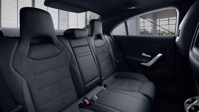 Mercedes-Benz CLA-KLASSE 200 Business Solution AMG | Panoramadak | Night pakket | Stoelverwarming | Sfeerverlichting |