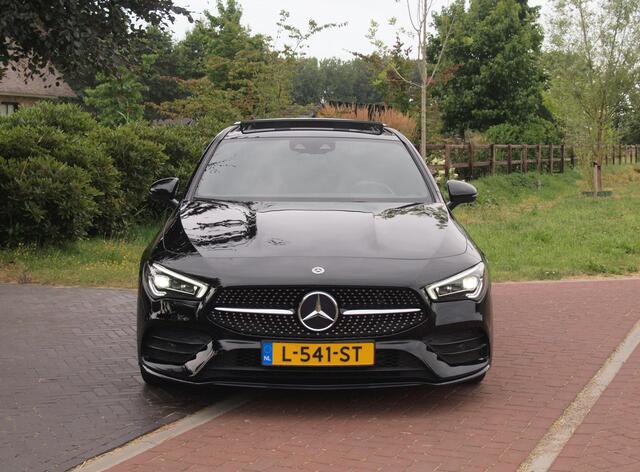 Mercedes-Benz CLA-KLASSE 200 Business Solution AMG | Panoramadak | Burmester | Camera | Apple Carplay | Sfeerverlichting |