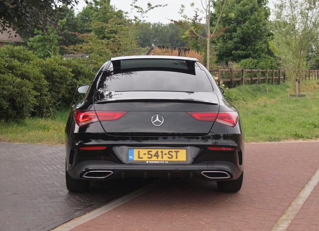 Mercedes-Benz CLA-KLASSE 200 Business Solution AMG | Panoramadak | Burmester | Camera | Apple Carplay | Sfeerverlichting |
