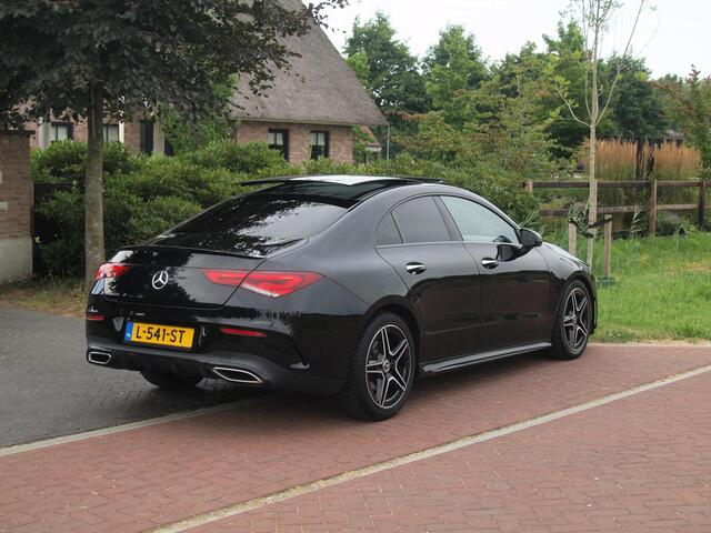 Mercedes-Benz CLA-KLASSE 200 Business Solution AMG | Panoramadak | Burmester | Camera | Apple Carplay | Sfeerverlichting |