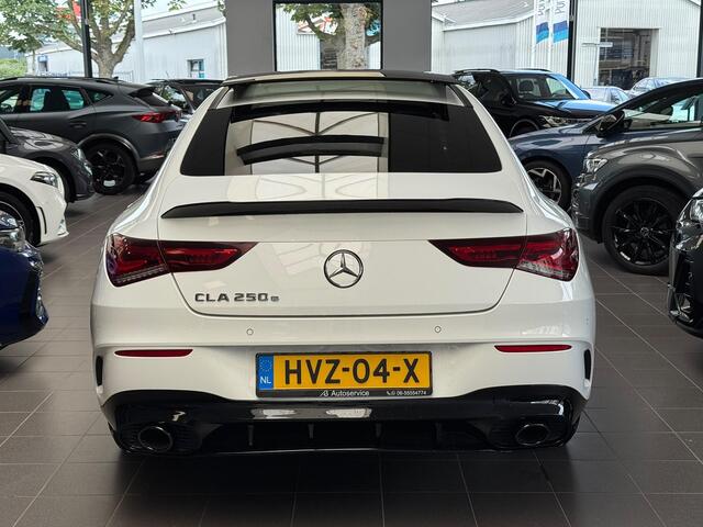 Mercedes-Benz CLA-KLASSE 250 e AMG / 35 / Pano / Camera /