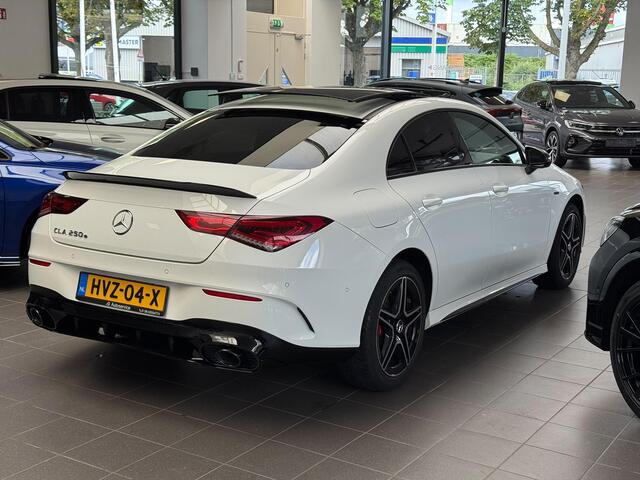 Mercedes-Benz CLA-KLASSE 250 e AMG / 35 / Pano / Camera /