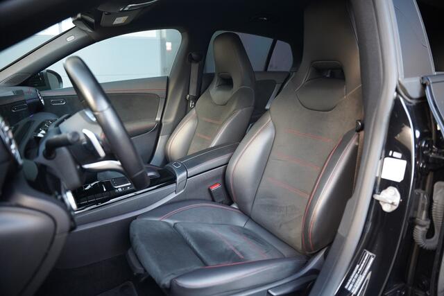 Mercedes-Benz CLA-KLASSE 180 Business Solution AMG | Stoelverwarming | Parkeersensoren | Navigatie | Cruise Control | Ambiance Verlichting | Keyless | Camera | Climate Control