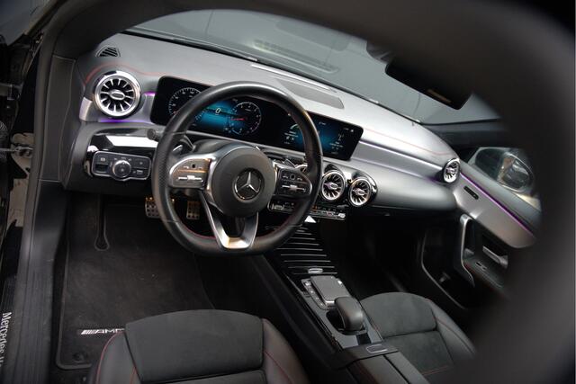 Mercedes-Benz CLA-KLASSE 250 e AMG Line | Panoramadak | Stoelverwarming | Navigatie | Camera | Keyless | Ambiance Verlichting | Parkeersensoren | Cruise Control |