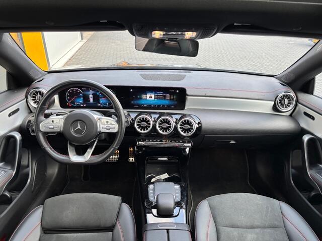 Mercedes-Benz CLA-KLASSE 200 AMG Line Panorama Camera