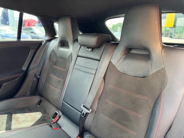 Mercedes-Benz CLA-KLASSE 200 AMG Line Panorama Camera