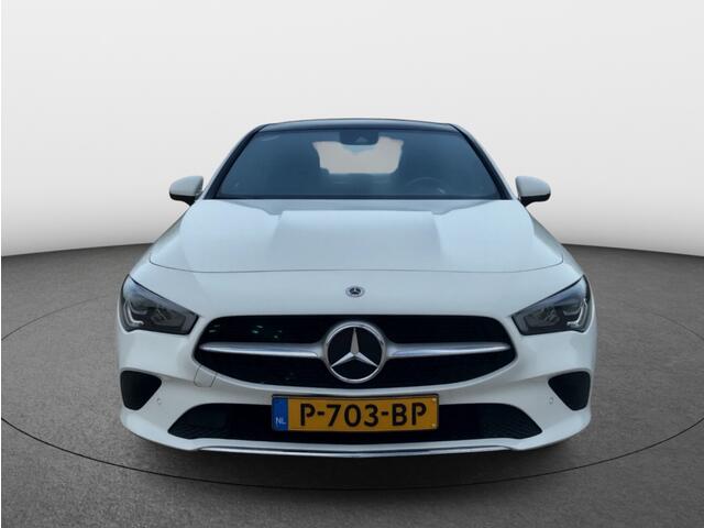 Mercedes-Benz CLA-KLASSE 180 Business Solution Luxury Aut | Panoramadak | Sfeerled