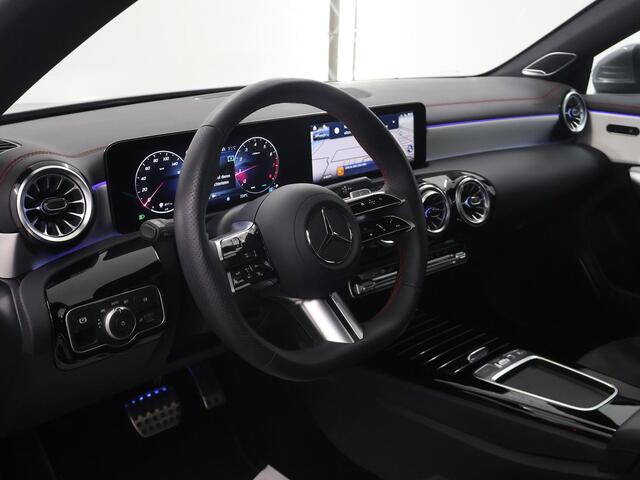 Mercedes-Benz CLA-KLASSE 180 Business Solution AMG | Panoramadak | Burmester | Trekhaak | Rijassistentiepakket | Winter pakket | 360 camera |