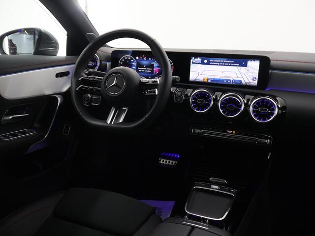 Mercedes-Benz CLA-KLASSE 180 Business Solution AMG | Panoramadak | Burmester | Trekhaak | Rijassistentiepakket | Winter pakket | 360 camera |