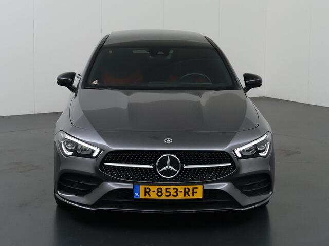 Mercedes-Benz CLA-KLASSE 180 AMG Line | Night | Panoramadak | Lederen bekleding | Widescreen | Sfeerverlichting | Stoelverwarming |