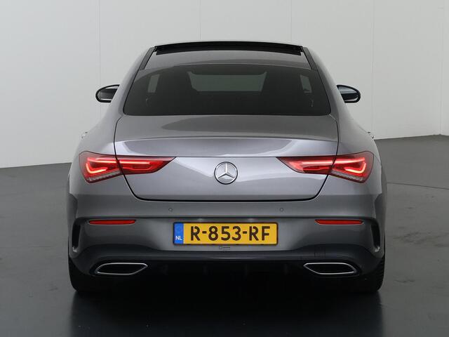 Mercedes-Benz CLA-KLASSE 180 AMG Line | Night | Panoramadak | Lederen bekleding | Widescreen | Sfeerverlichting | Stoelverwarming |