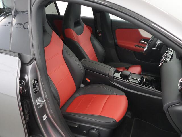 Mercedes-Benz CLA-KLASSE 180 AMG Line | Night | Panoramadak | Lederen bekleding | Widescreen | Sfeerverlichting | Stoelverwarming |