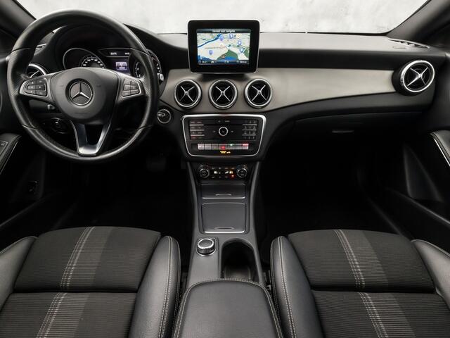 Mercedes-Benz CLA-KLASSE 200 AMG Sport 156Pk Automaat (APPLE CARPLAY, CLIMATE, LEDER, CAMERA, STOELVERWARMING, SPORTSTOELEN, TREKHAAK, ZWART HEMEL, ELEK ACHTERKLEP, NIEUWSTAAT)
