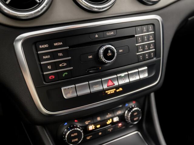 Mercedes-Benz CLA-KLASSE 200 AMG Sport 156Pk Automaat (APPLE CARPLAY, CLIMATE, LEDER, CAMERA, STOELVERWARMING, SPORTSTOELEN, TREKHAAK, ZWART HEMEL, ELEK ACHTERKLEP, NIEUWSTAAT)