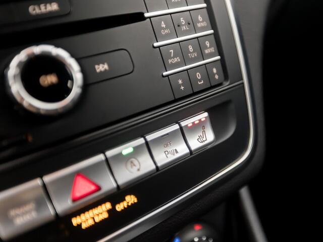 Mercedes-Benz CLA-KLASSE 200 AMG Sport 156Pk Automaat (APPLE CARPLAY, CLIMATE, LEDER, CAMERA, STOELVERWARMING, SPORTSTOELEN, TREKHAAK, ZWART HEMEL, ELEK ACHTERKLEP, NIEUWSTAAT)